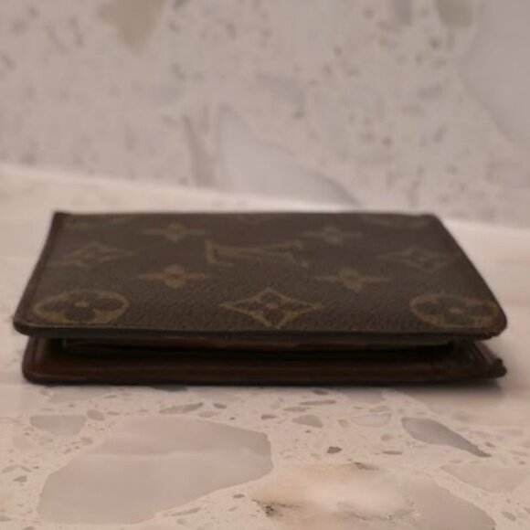 Authentic Louis Vuitton Men's Wallet - Picture 6 of 15